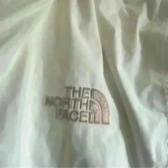 The North face women’s white light jacket size Medium - Picture 3 of 8